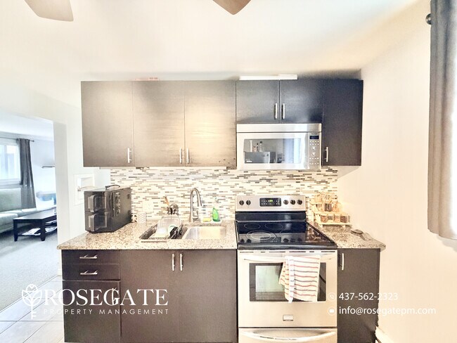 Photo du bâtiment - Modern 1-Bedroom Apartment with In-Unit Laundry & Parking – Kitchener
