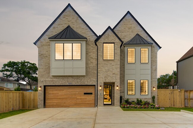 Building Photo - 3909 Ella Blvd