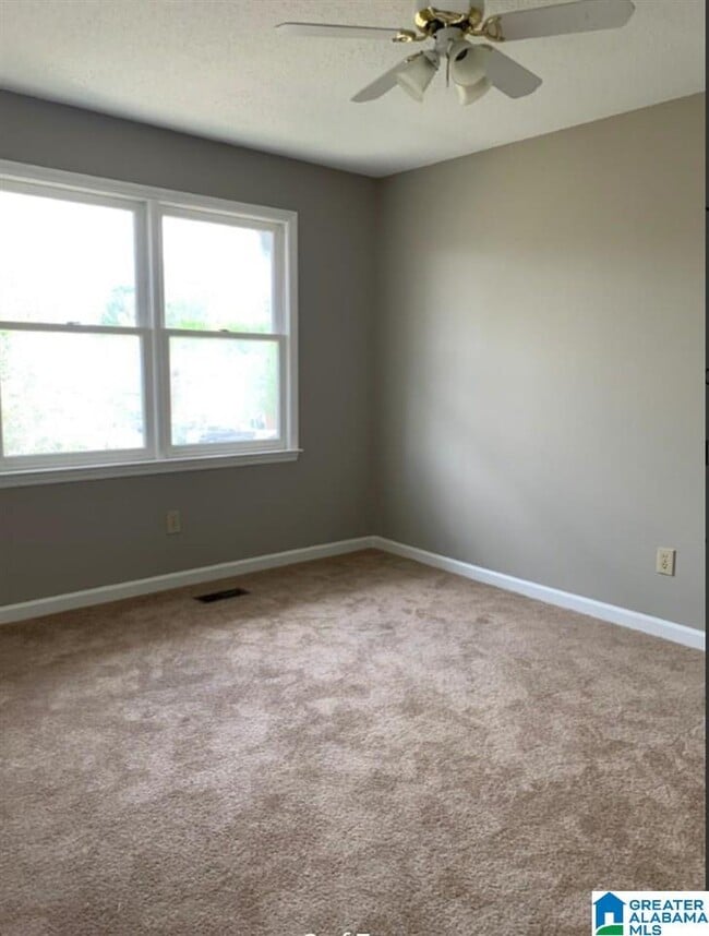 Foto del edificio - 802 Hillsboro Ln