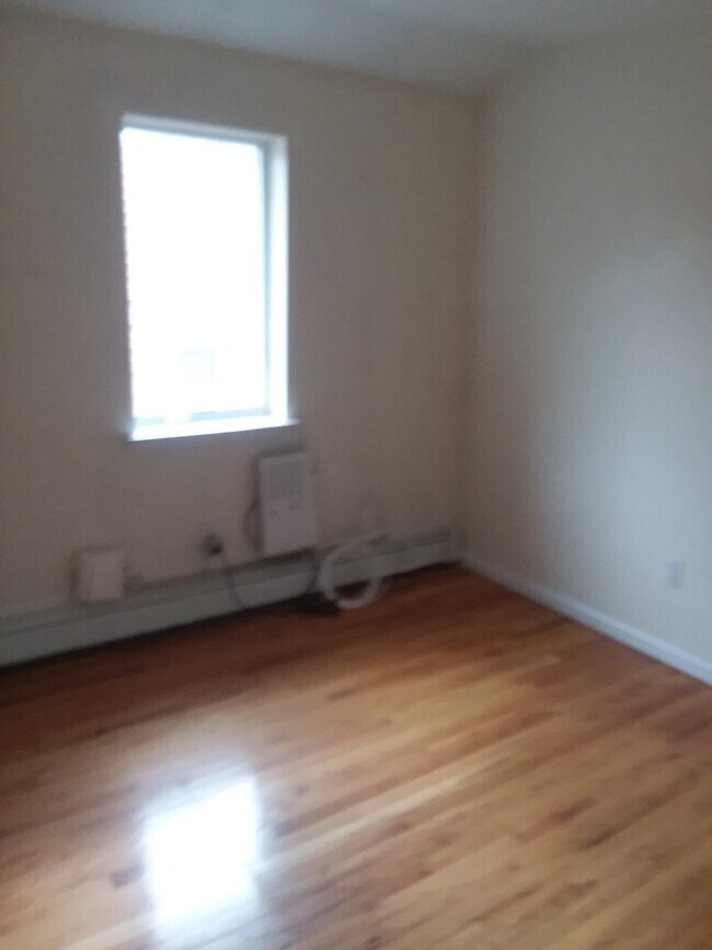 Building Photo - 2919 Zulette Ave