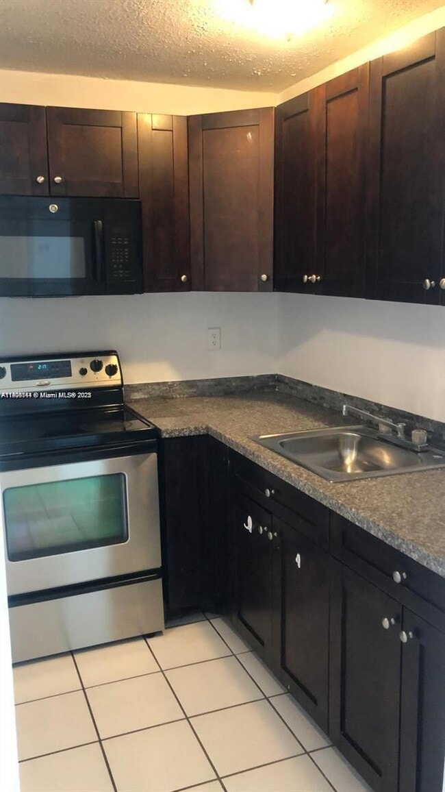 Foto del edificio - 494 NW 165th St