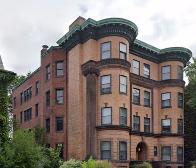 Building Photo - 369 Harvard St