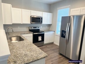 Building Photo - 313 Spirea Dr