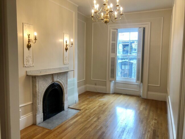 Building Photo - 127 Beacon St