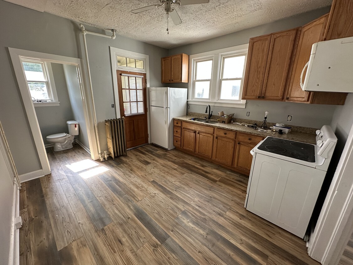 Kitchen & 1.5 bath - 635 s 4th st