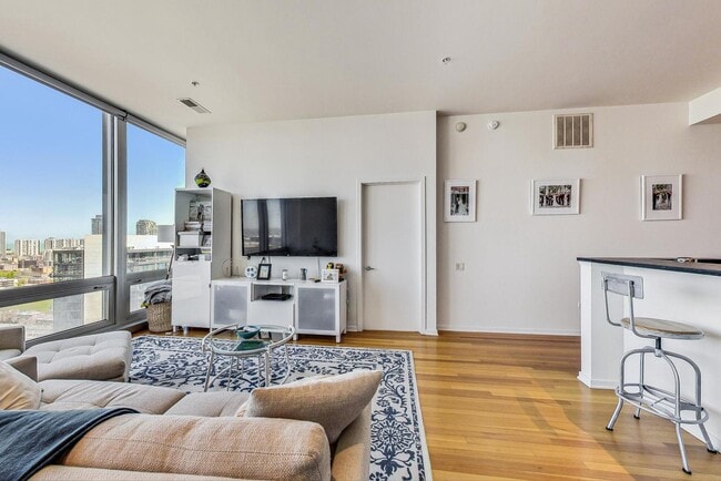 Building Photo - 1804 W Superior St