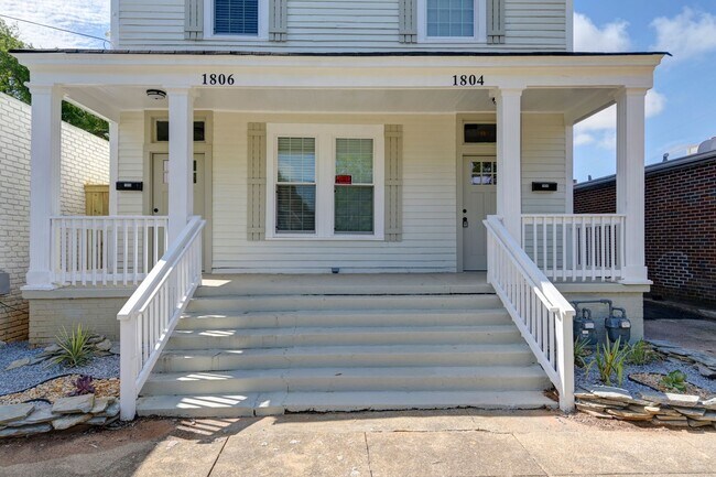 Foto del edificio - Pre-Leasing for the 26-27 School Year! - M...