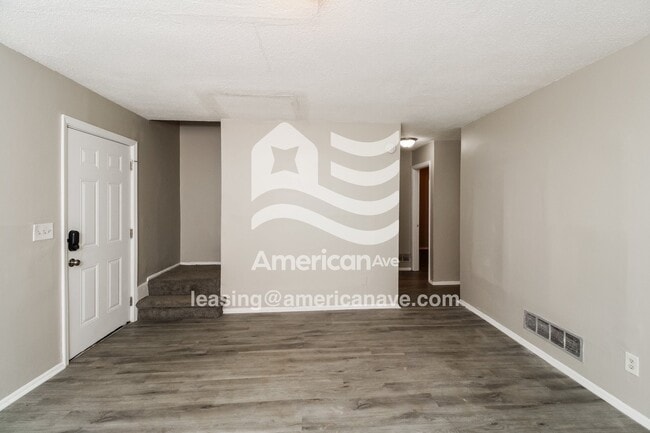 Building Photo - 212 Woodcrest Dr
