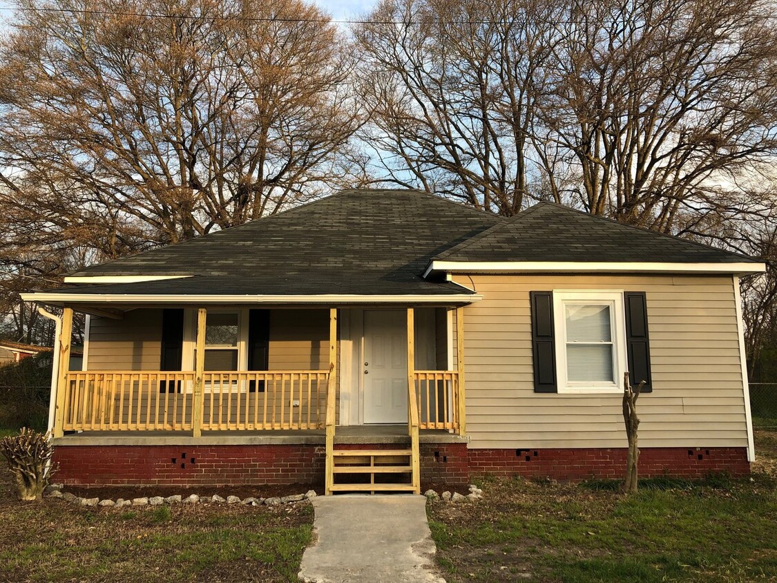 Foto principal - Two Bedroom Home - Hardwood Floors - Updat...