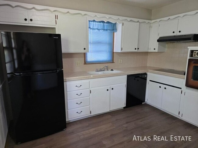 Foto del edificio - 8424 Travis Ln