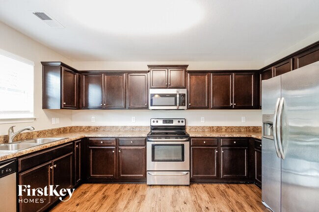 Foto del edificio - 110 Birch Creek Rd