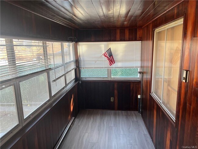 Building Photo - 110 Spring Rd