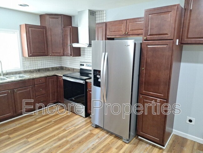 Building Photo - 119 S 7th Ave