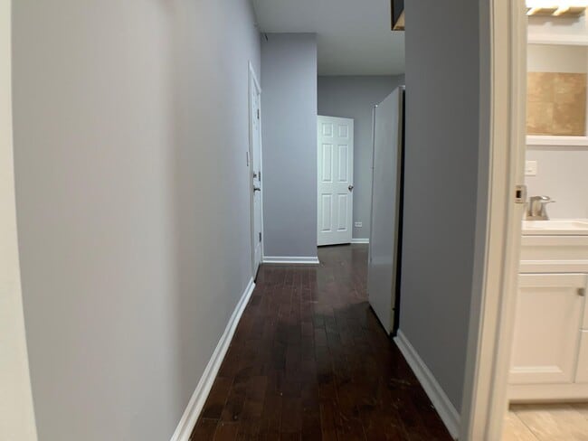 Building Photo - Updated Studio in Prime Logan Square Location