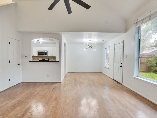 Foto del edificio - 8207 Spring Wind Ln