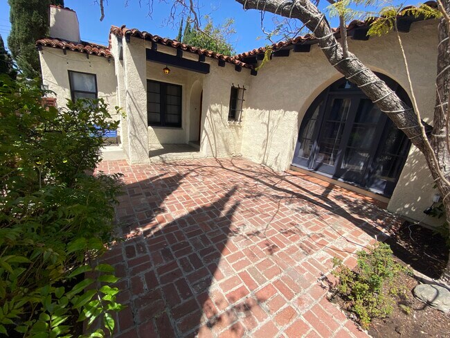 Building Photo - 1533 Kelton Ave