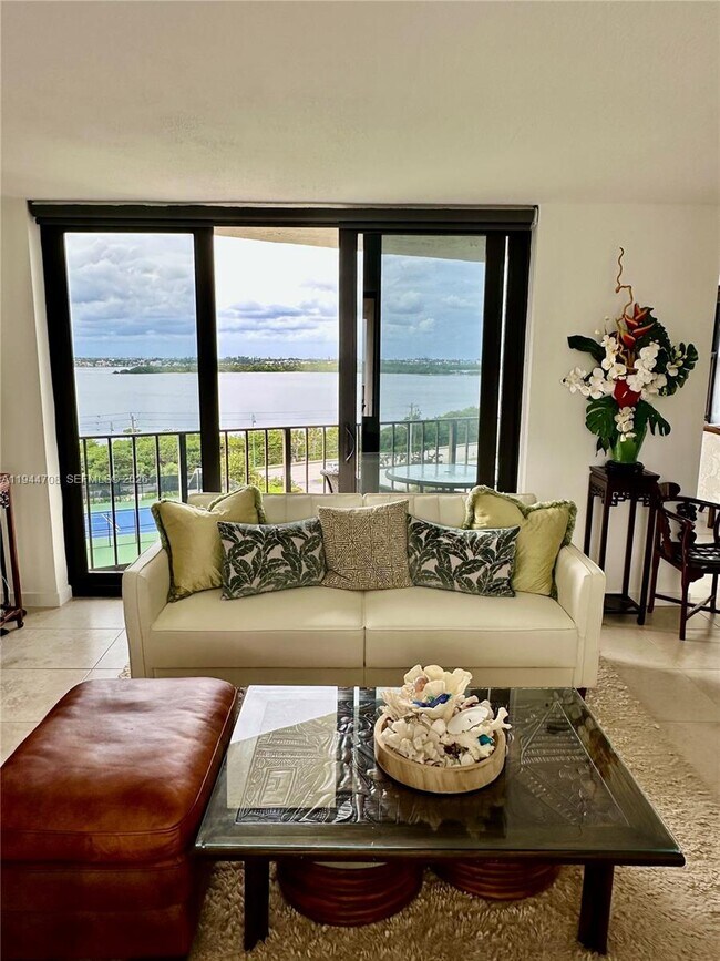 Foto del edificio - 5420 N Ocean Dr