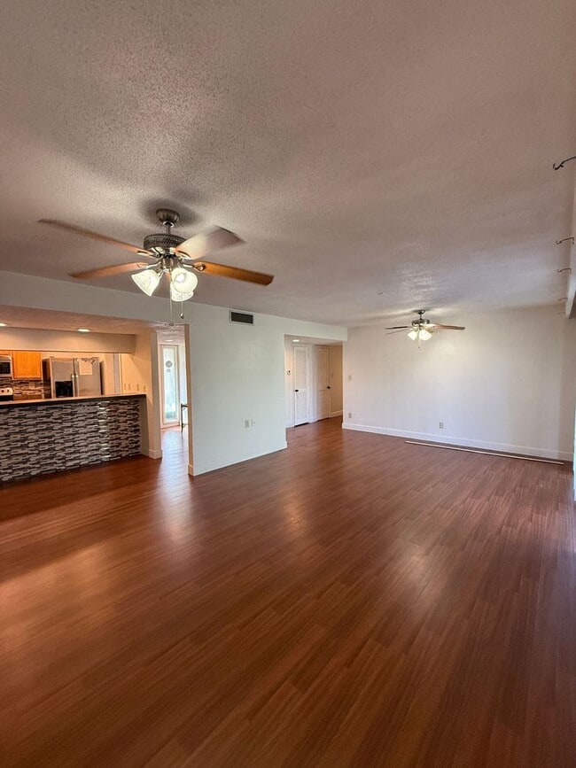 Building Photo - Beautiful 1-bedroom, 1-bath condo located in the Grenelefe community!