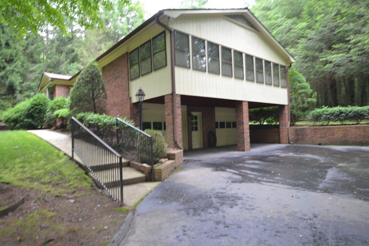 226 Park LaneHaywood KnollsGREAT SCHOOL House Rental in