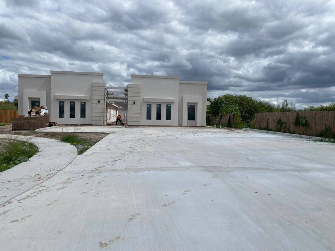 Foto del edificio - 3924 Las Vistas Ln