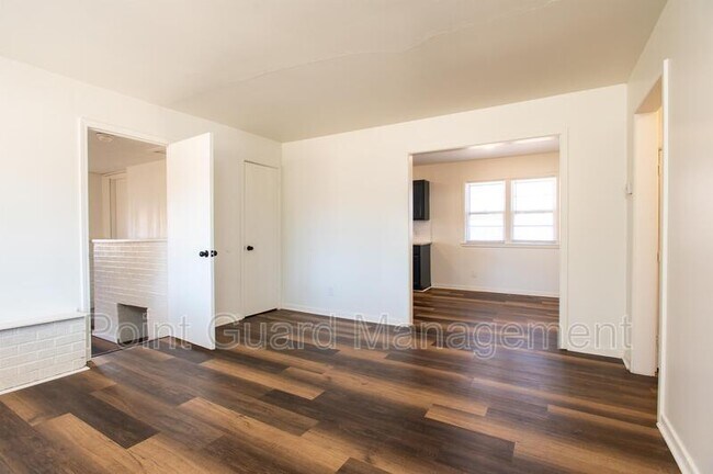 Foto del edificio - 2834 S Larkin Dr