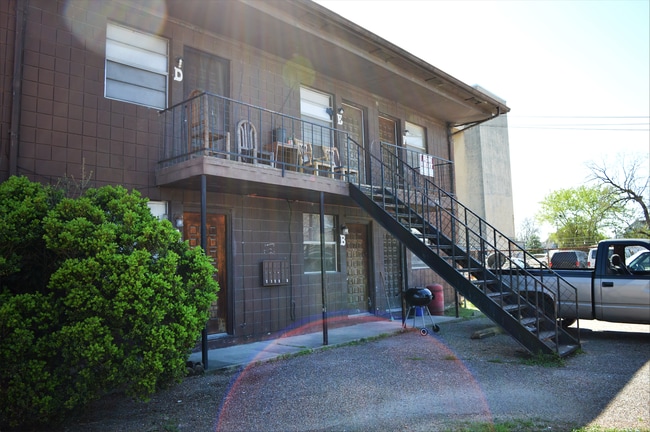 Building Photo - 7430 Hillsboro St