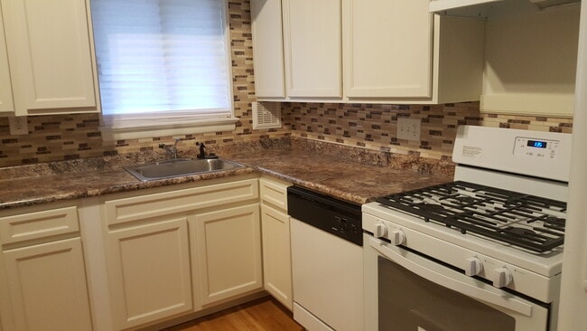 Kitchen - 11378 Cherry Hill Rd