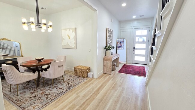 Building Photo - Stunning 4 Bedroom in Edmond