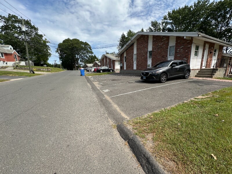 Foto principal - 40 Whitewood Rd