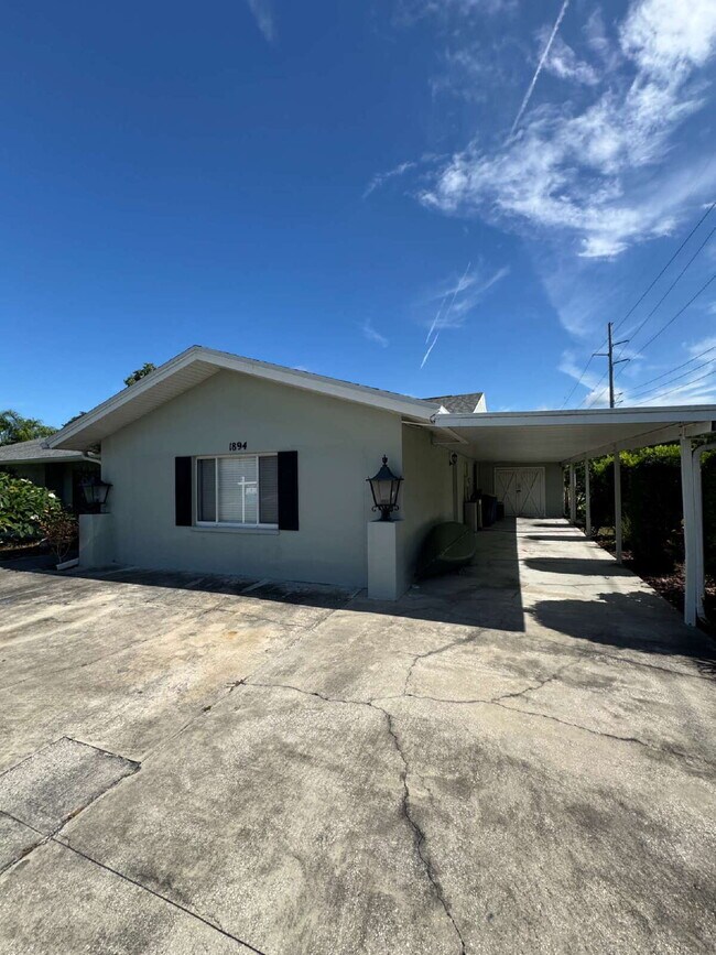 Building Photo - "Charming 3-Bedroom Oasis with 2 Full Bath...