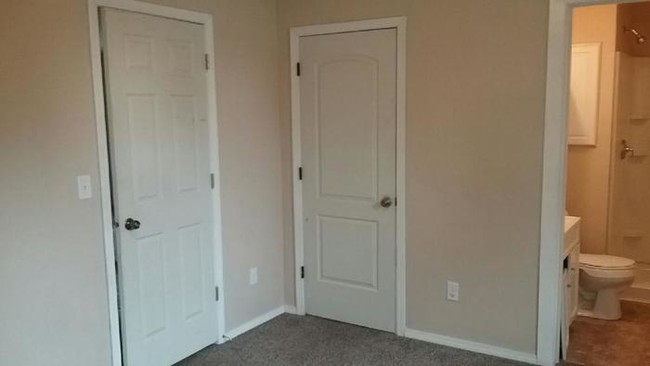 Building Photo - Newer remodeled 3 bedroom 1 bath upper