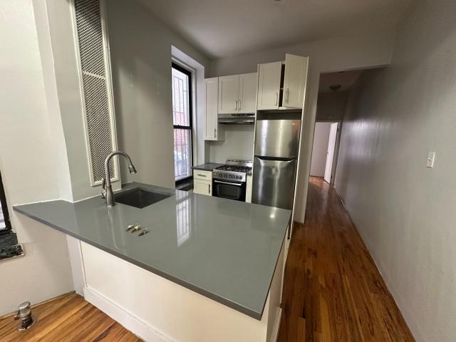 Building Photo - 3 bedroom in NEW YORK NY 10128