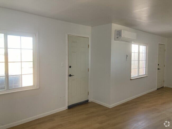 Building Photo - 902 W Hopi Dr