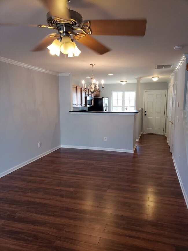Foto del edificio - Now renting 2 Bed 2.5 Bath town home.