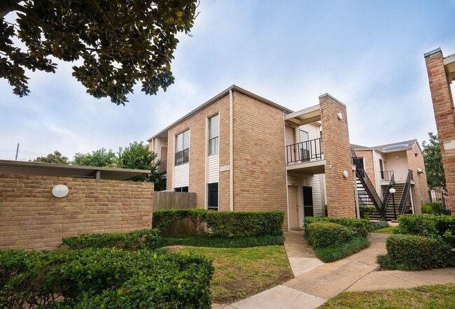 Building Photo - 3742 Thistlemont Dr