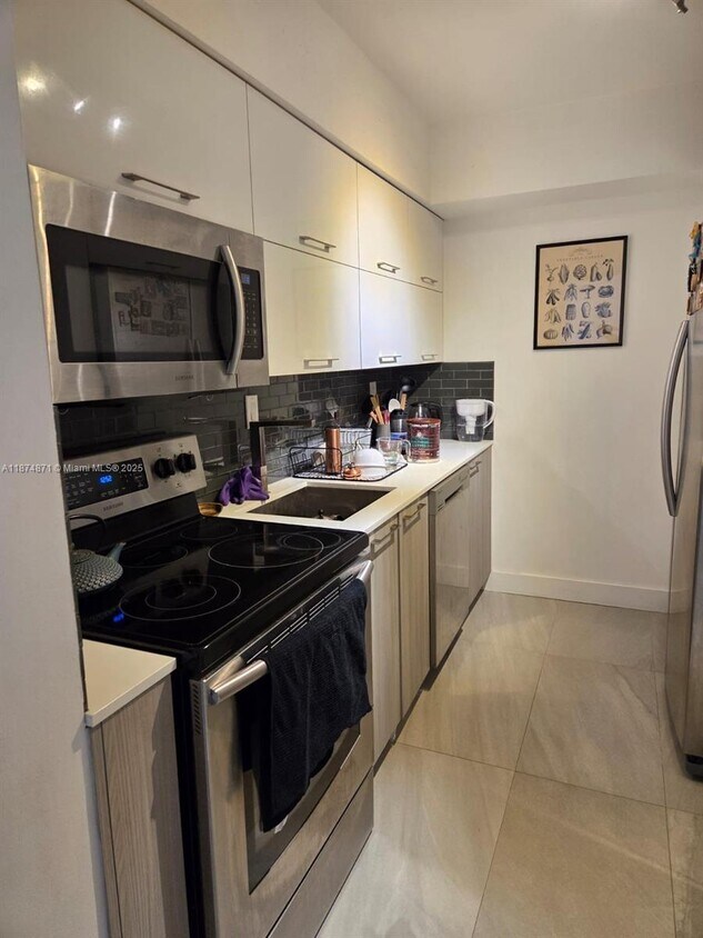 Foto principal - 3300 NE 192 St