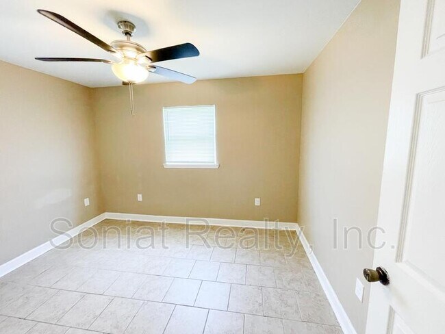 Building Photo - 4986 Kendall Dr