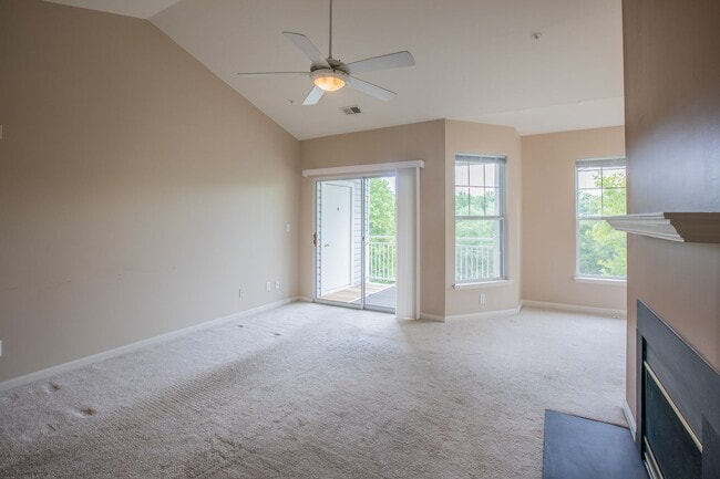 Building Photo - Charming 2 BR/2 BA Condo in Laurel!
