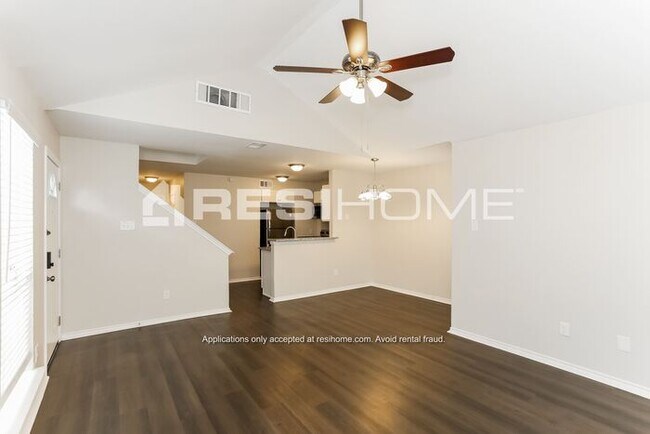 Building Photo - 907 Fairbanks Circle
