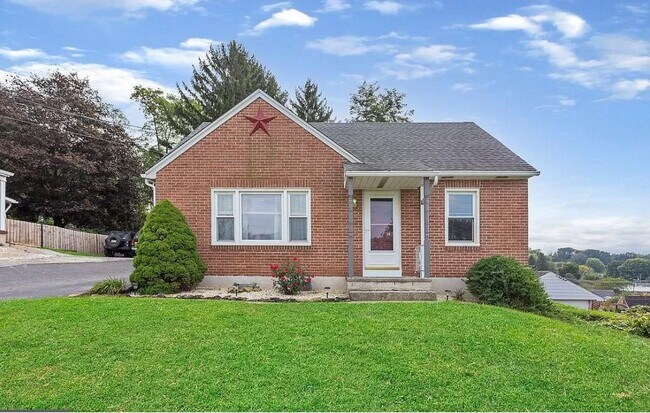 Front of House - 324 Woodland View Dr