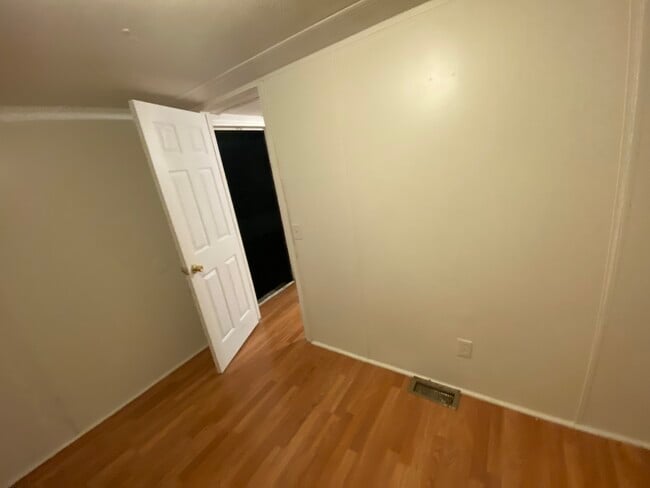 Building Photo - 11 Coach Dr