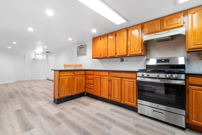 Building Photo - 6014 Palisade Ave