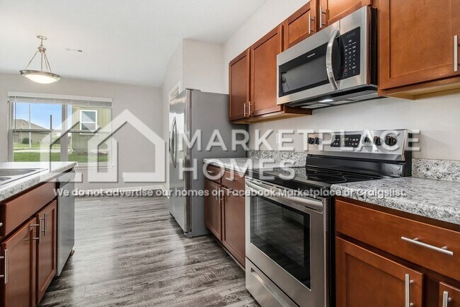 Building Photo - 722 S Cypress St