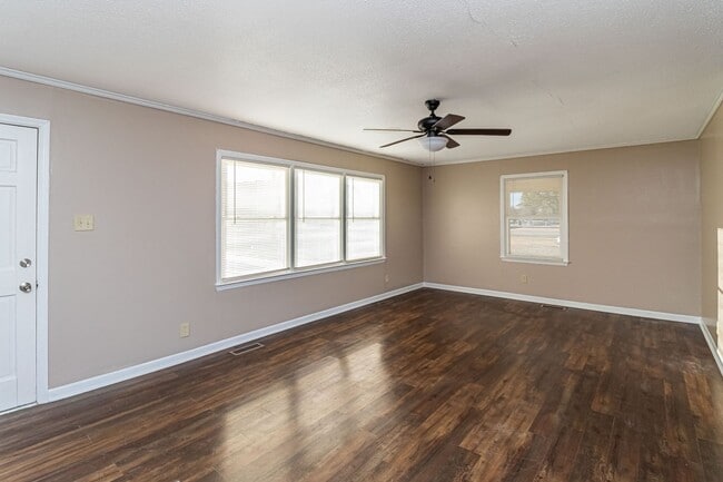 Foto del edificio - Adorable Brick Ranch 3 BR | 1.5 BA in Goldsboro