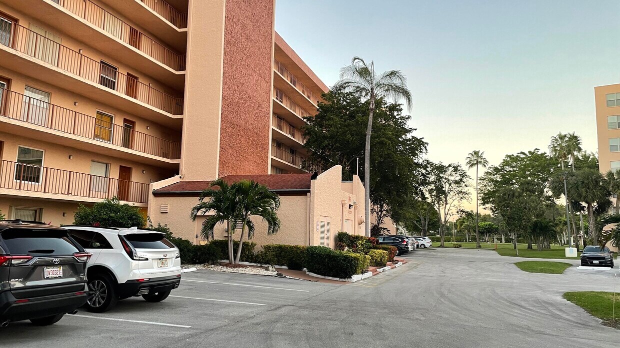 14575 Bonaire Blvd Unit 310, Delray Beach, FL 33446 Condo for Rent in