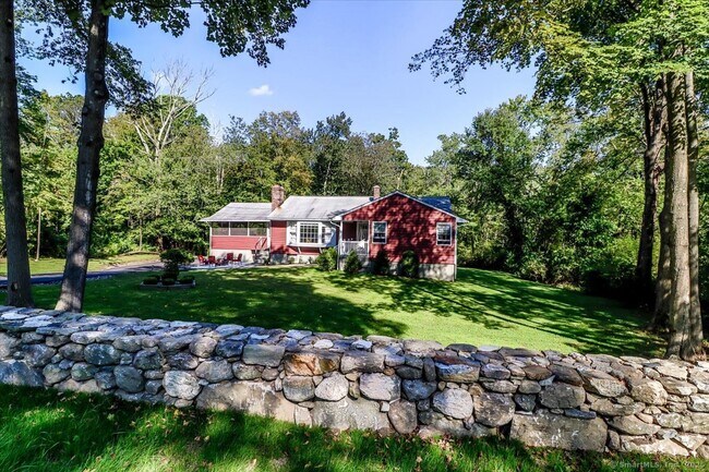 Foto del edificio - 46 White Birch Rd