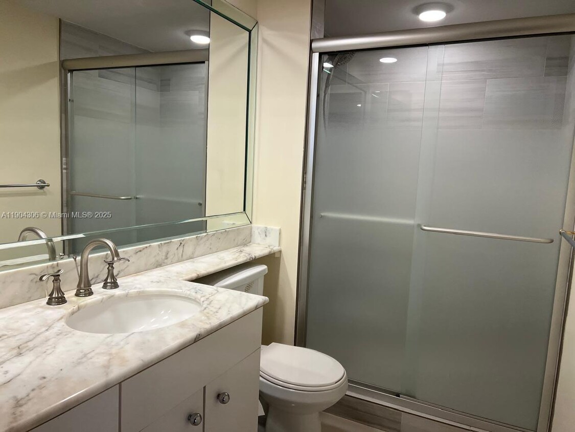 Foto principal - 19355 Turnberry Way