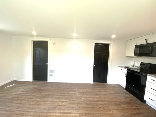 Building Photo - 60 Sheldon St