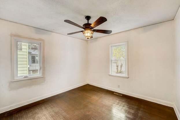 Foto del edificio - 906 N Logan Ave