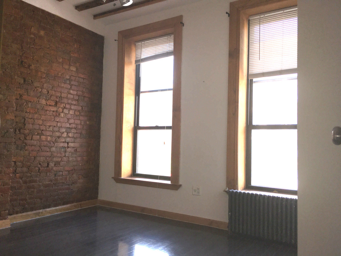Primary Photo - 2242 1st Avenue